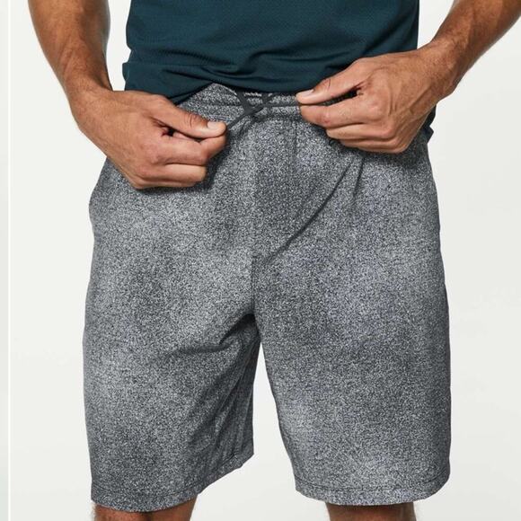 Lululemon Pace Breaker Short 9" Linerless in‎ Carbon Mist Alpine Grey Sz S - Picture 1 of 8